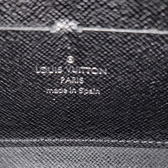 Louis Vuitton Black Epi Zippy Wallet and LV key holder Combo. CA0171 - Picture 4 of 16